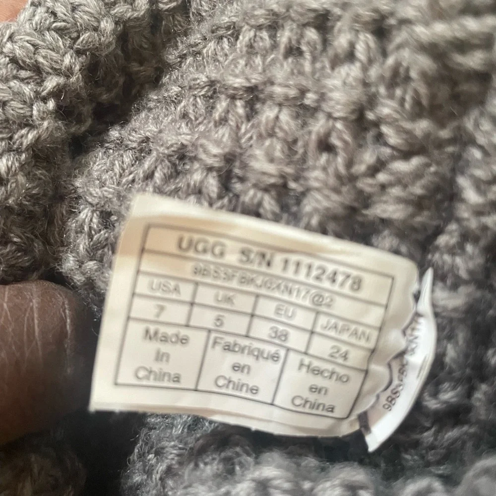 UGG Women's Classic Cardy Cabled Knit Boots in Gray Size 7 - Picture 8 of 8